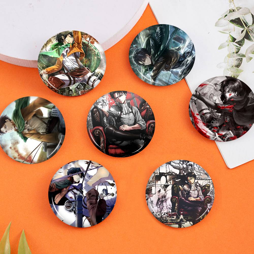 Levi Jewelry & Watches Inc - Przypinka A-Attack O-On T-Titan Levi Ackerman
