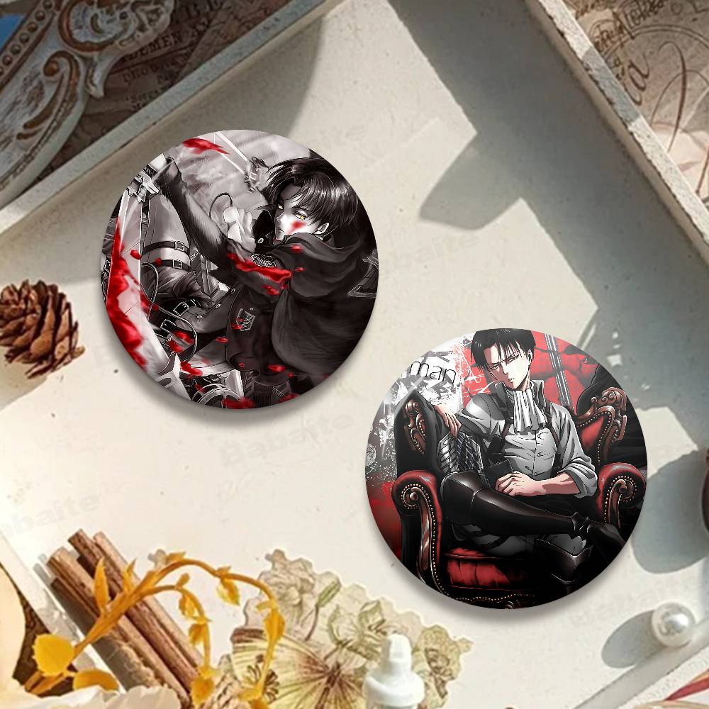 Przypinka A-Attack O-On T-Tita – Levi Jewelry & Watches Inc recenzja i cena